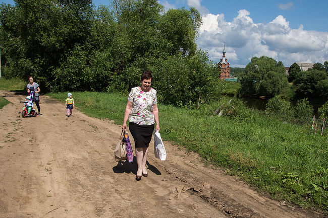 Ольга Кузнецова фотограф. Холуй. Народные промыслы. Лаковая миниатюра. Лев и Светлана Никоновы.. Алёна Владимировна Романова, 46 лет. «Всегда знала, что буду только художником.»